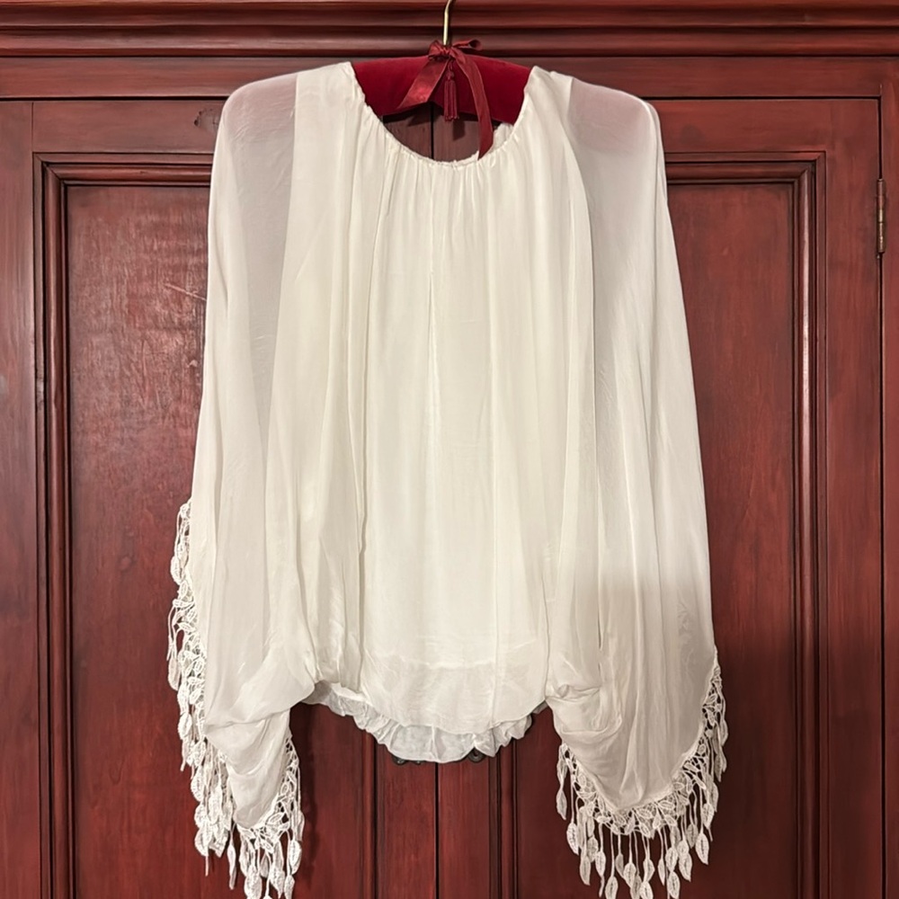 New H Trend Italian top with embroidered detail.Tag on top.